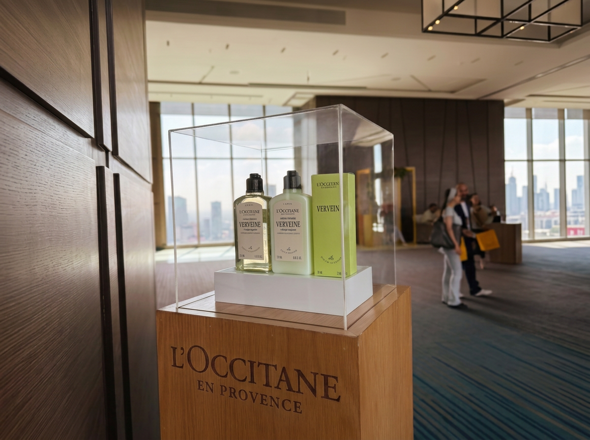 L'Occitane x Sofitel — vitrina Verveine