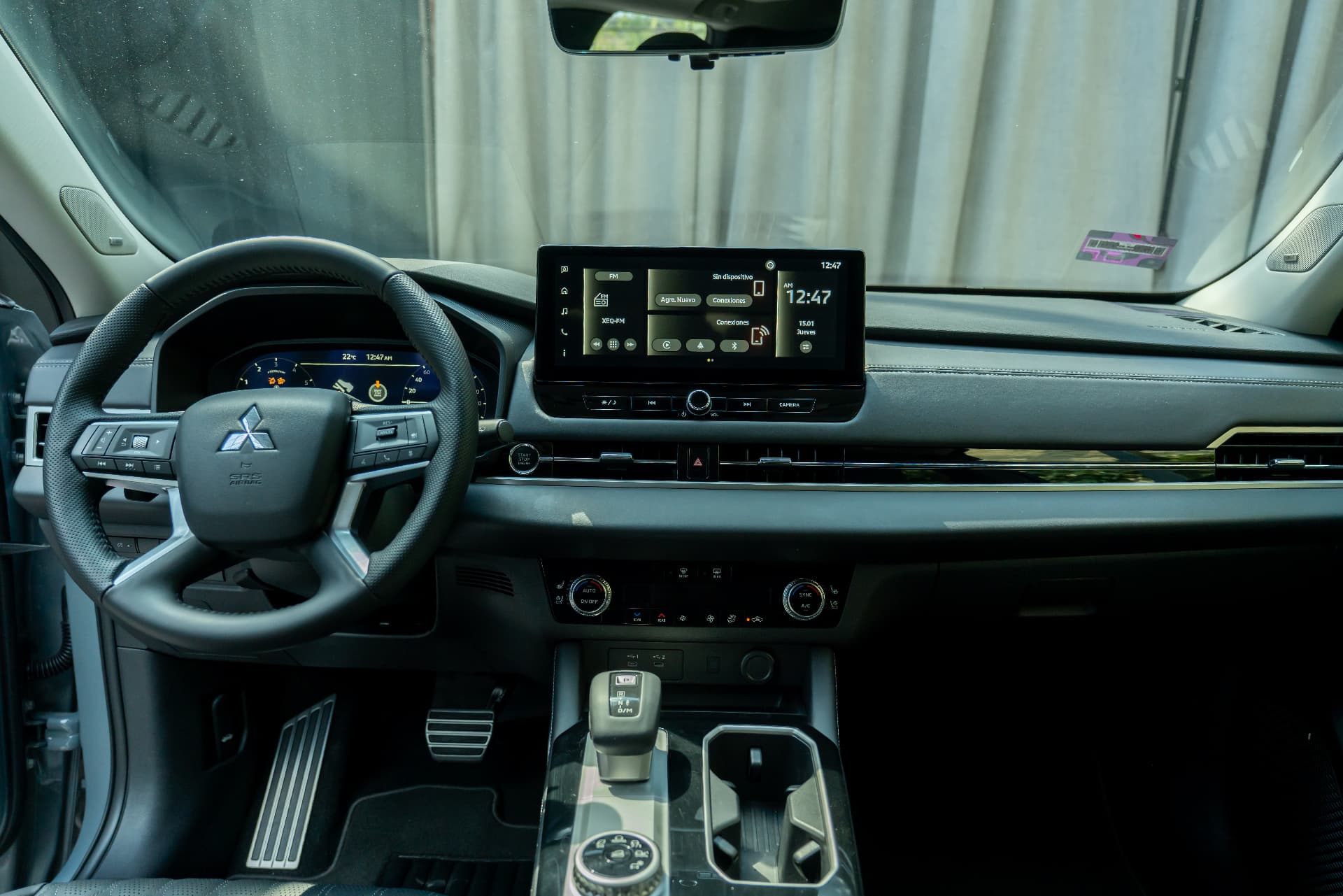 Interior del Outlander 2026