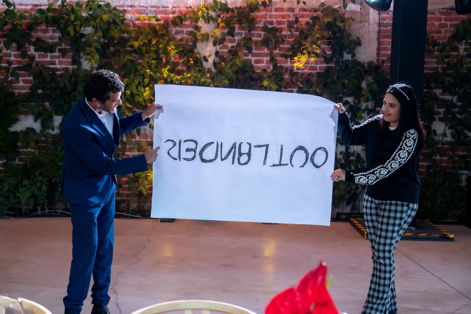 Revelación del rótulo Outlander escrito a mano