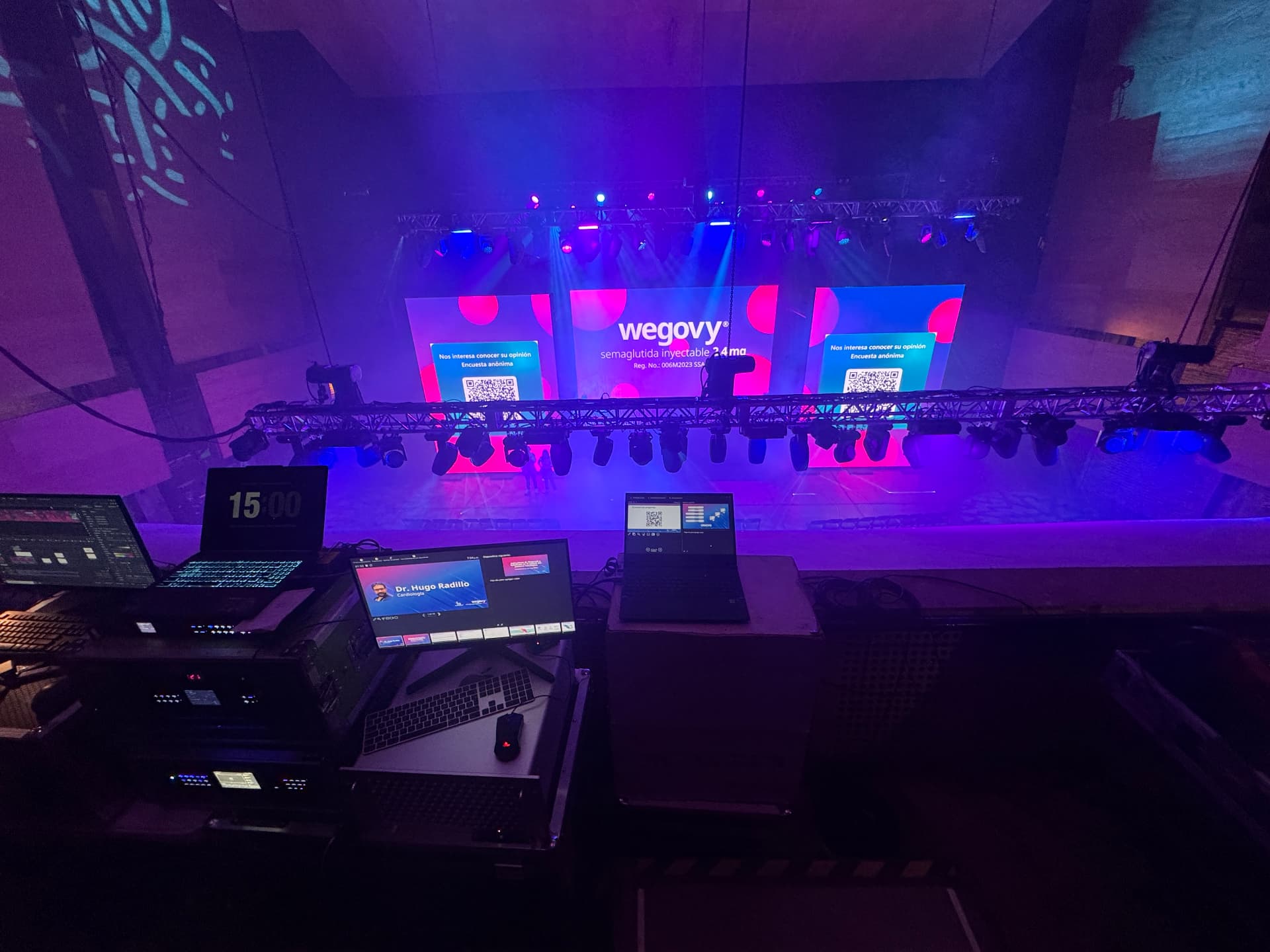 Wegovy — consola técnica frente al escenario
