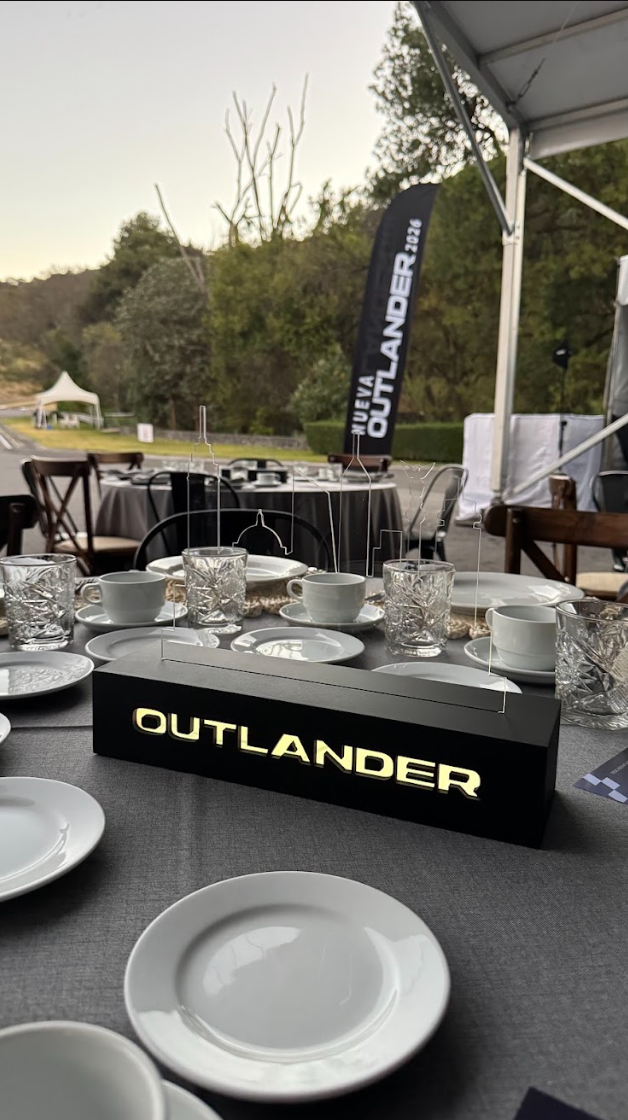 Montaje de mesa con luminoso Outlander