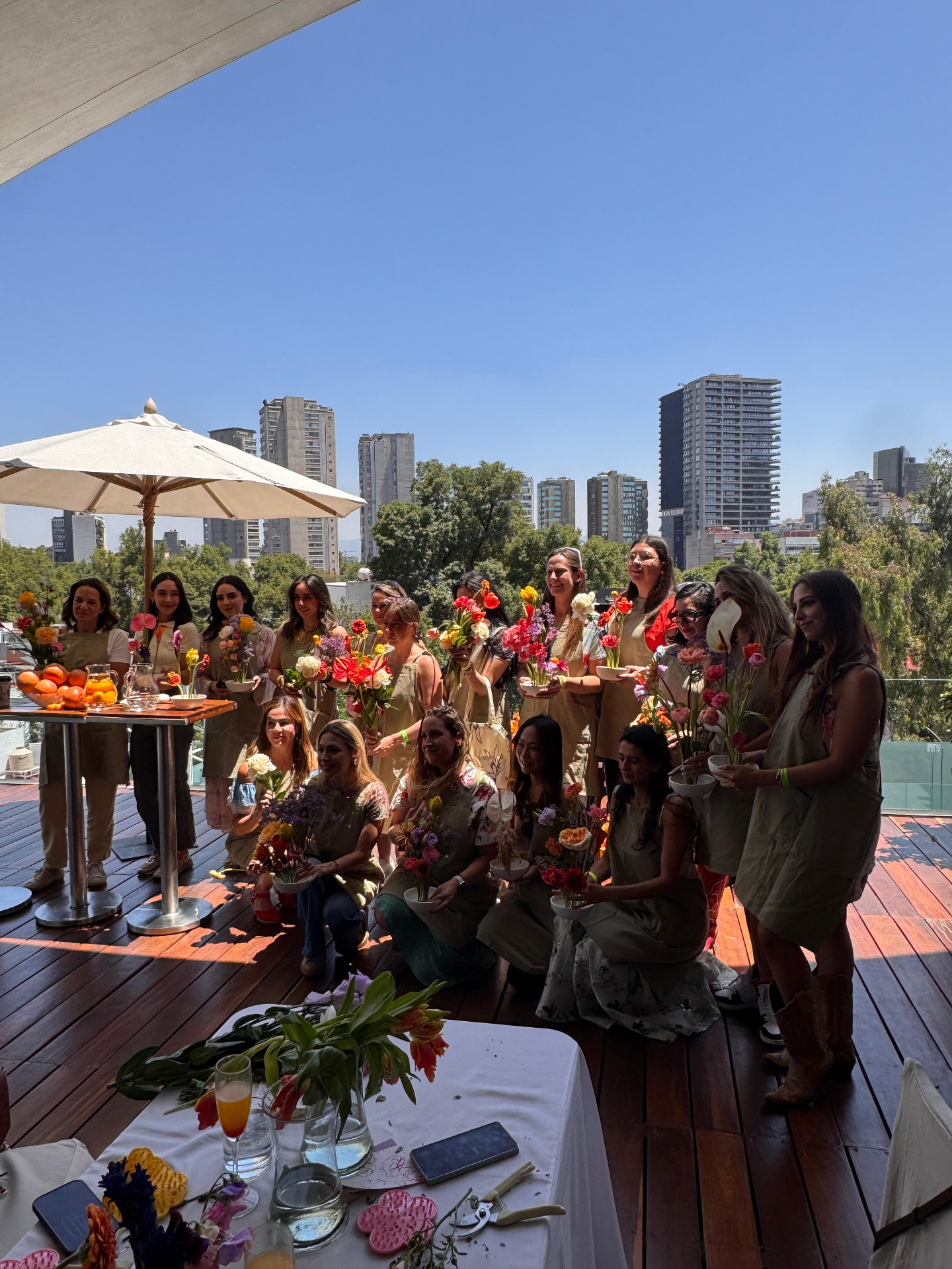 Grupo de asistentes al taller floral