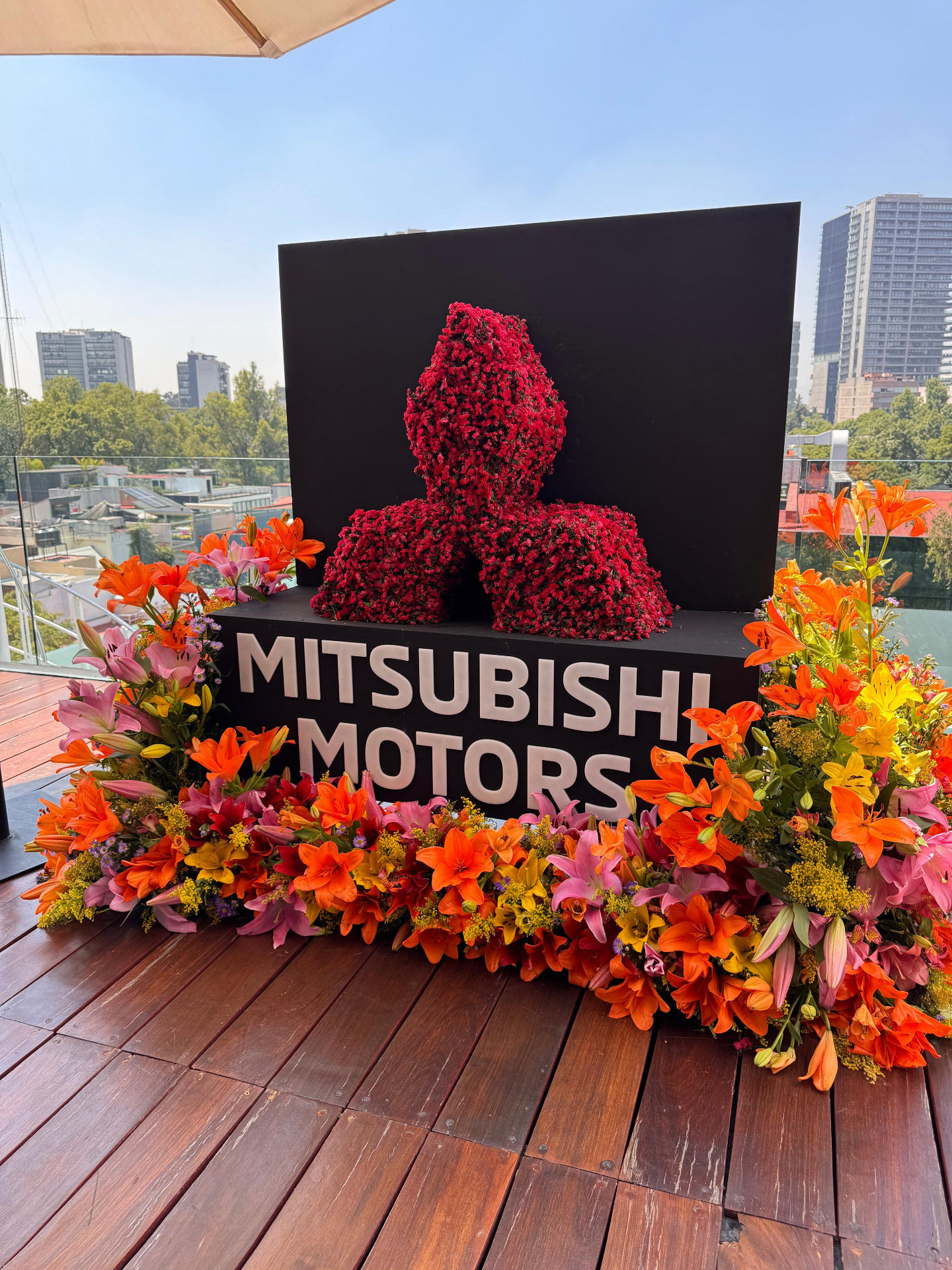 Escenografía floral Mitsubishi Motors