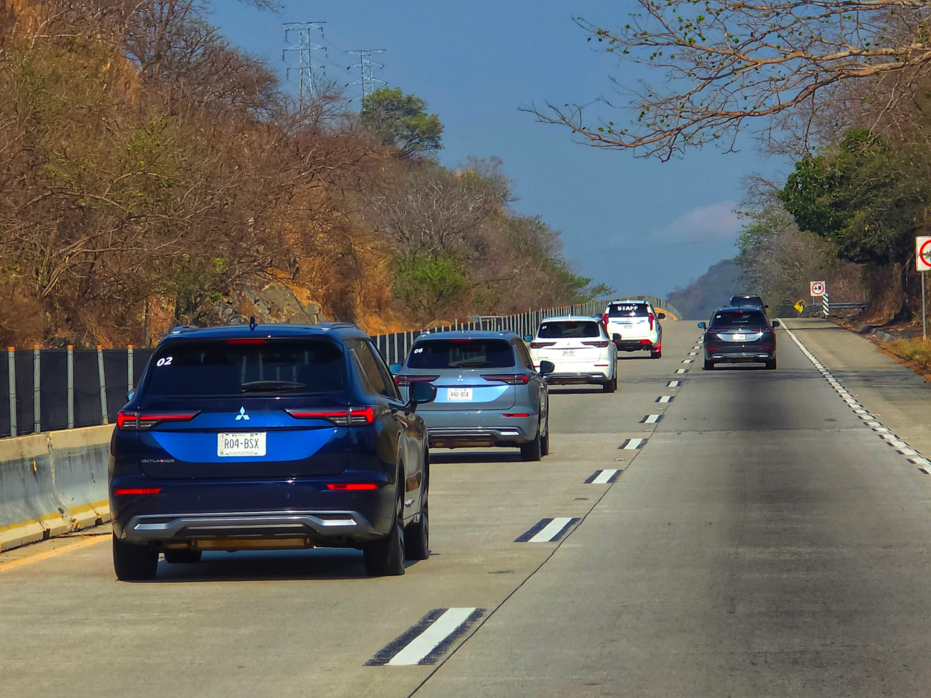 Caravana Outlander 2026 en formación