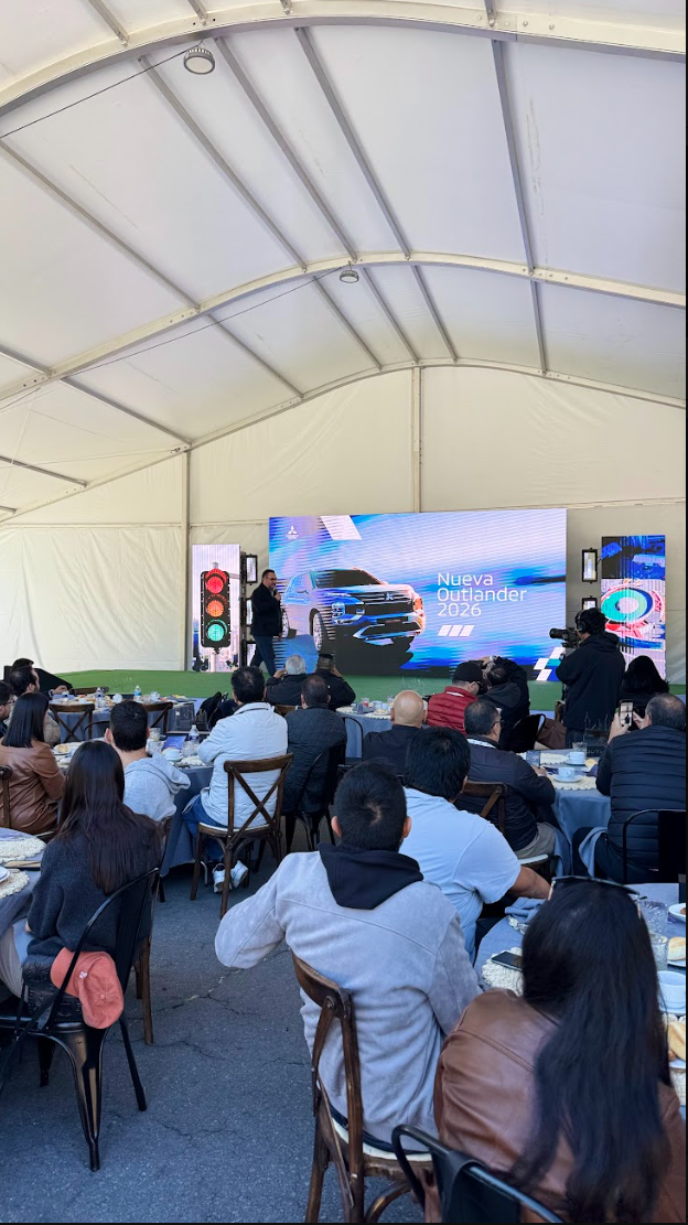 Presentación de la Nueva Outlander 2026 ante los invitados